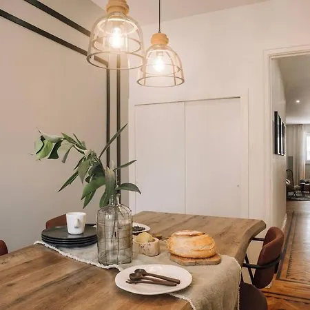 Soum - 2 Bedrooms In Alvalade Лісабон