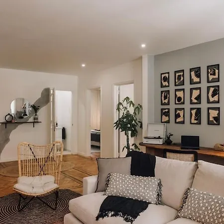 Soum - 2 Bedrooms In Alvalade Apartment