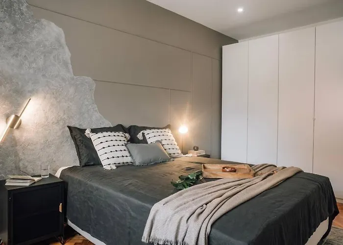 Soum - 2 Bedrooms In Alvalade