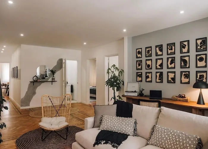 Soum - 2 Bedrooms In Alvalade Apartment