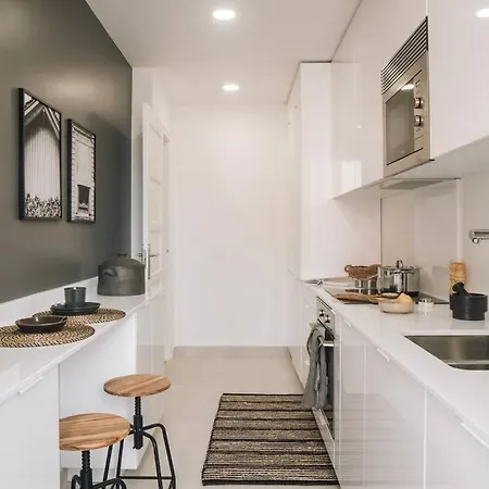 Soum - 2 Bedrooms In Alvalade Appartement *