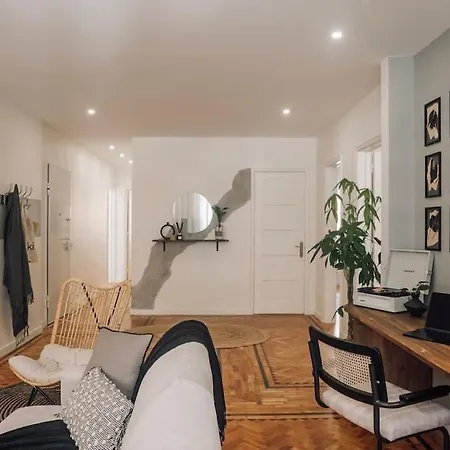 Apartman Soum - 2 Bedrooms In Alvalade Lisboa