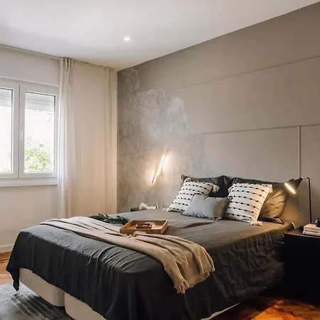 Apartman Soum - 2 Bedrooms In Alvalade