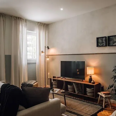 Apartman Soum - 2 Bedrooms In Alvalade *